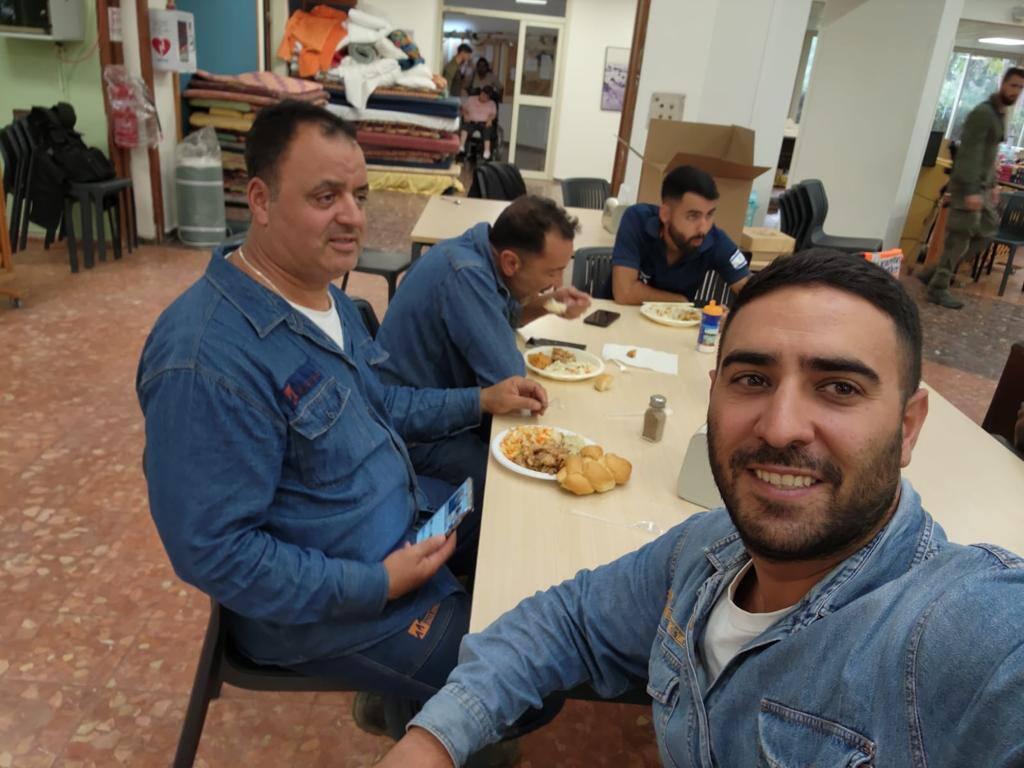 הארוחה ב-9/10, לפני הטרגדיה (צילום: באדיבות המשפחה ) התמונה האחרונה של טל דניאלי ודני עלוש ז"ל