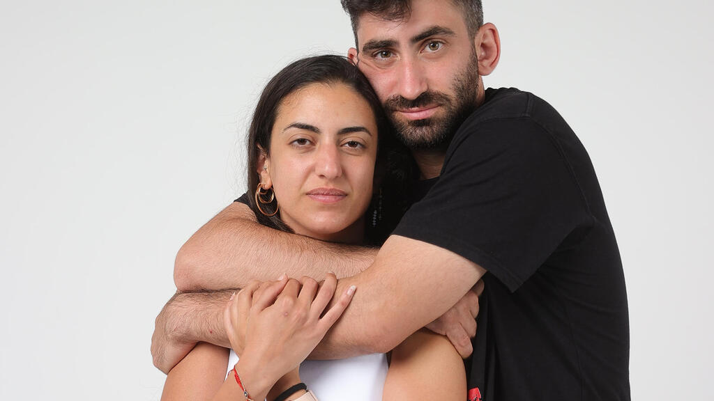 שירז ברזילי ורון שפיצר (צילום: אביגיל עוזי) מה שראיתי שם: שירז ברזילי ורון שפיצר הסטודנטים ששרדו את הטבח בניר עוז