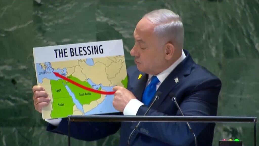 מפת ה"ברכה" שהציג נתניהו באו"ם (צילום: UN WEB TV) ראש הממשלה בנימין נתניהו באו"ם בניו יורק