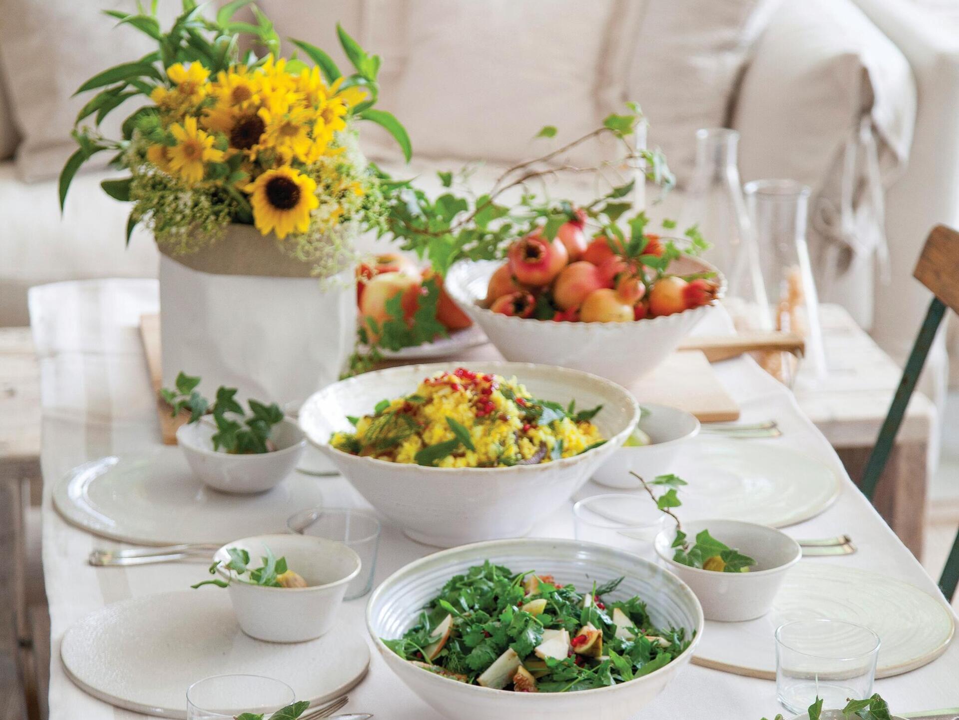 השולחן כבר מוכן! (צילום: יוסי סליס, סגנון: נטשה חיימוביץ') השולחן כבר מוכן!