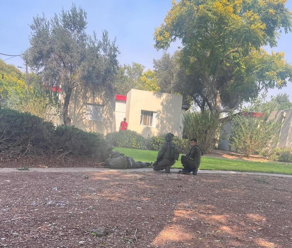 הלחימה בקיבוץ. פעם ראשונה שהתפצלנו (באדיבות עמרי אקשלמה) עמרי אקשלמה 7 באוקטובר