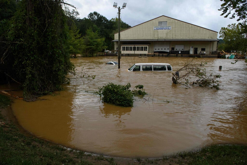 צילום: Melissa Sue Gerrits / GETTY IMAGES NORTH AMERICA / AFP אשוויל צפון קרוליינה סופה סופת הוריקן הלין ארה"ב