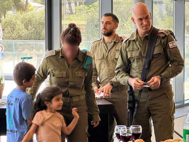 “ההורים שלי לקחו אחריות על הילדים”. ש’ בטקס הענקת הדרגה בחודש שעבר | צילום: דובר צה"ל yk14100625