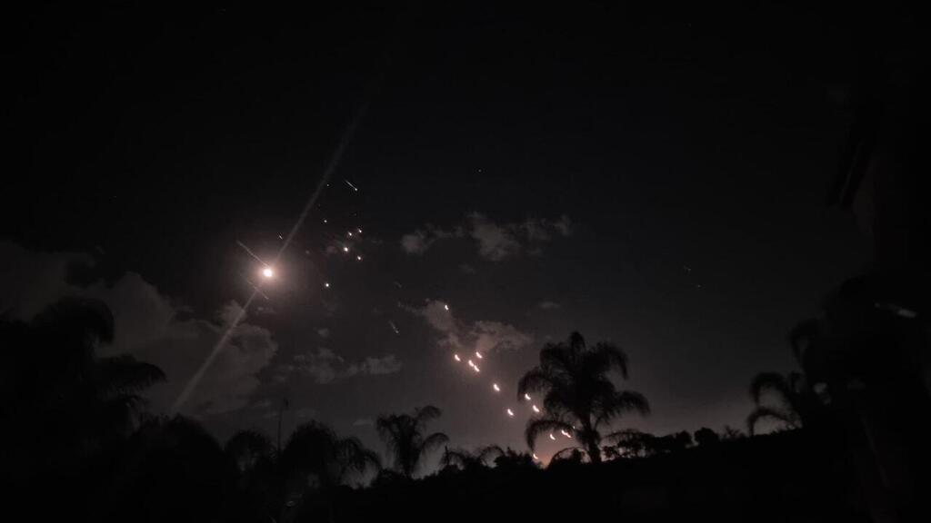 Israeli air defenses intercept Iranian missiles over the Negev יירוטים של מטח הירי מאיראן בשמי הנגב