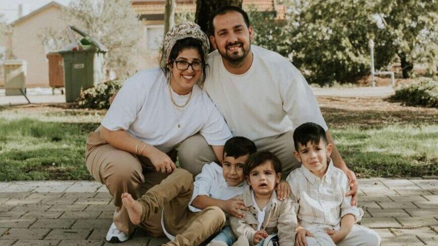 משפחת פרץ. "להתפלל בנפרד שתחל שנה וברכותיה זה לא אותו הדבר" משפחת פרץ
