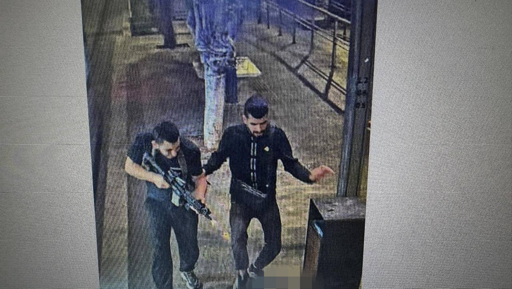 תיעוד המחבלים בזירה המחבלים תועדו בזירה