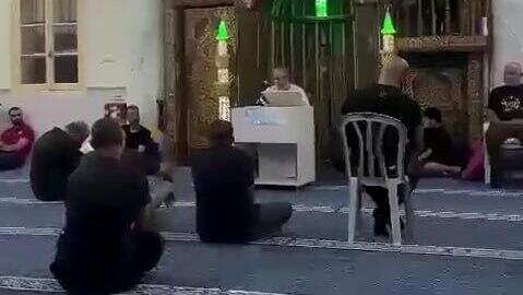 המחבל נכנס מבחוץ למסגד "אל-נוזהא" ביפו וצעק: "אף אחד לא יוצא מהמסגד, מי שיוצא לא מאשים דבר מלבד עצמו"