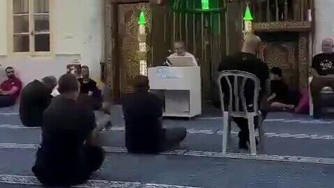 המחבל נכנס מבחוץ למסגד "אל-נוזהא" ביפו וצעק: "אף אחד לא יוצא מהמסגד, מי שיוצא לא מאשים דבר מלבד עצמו"