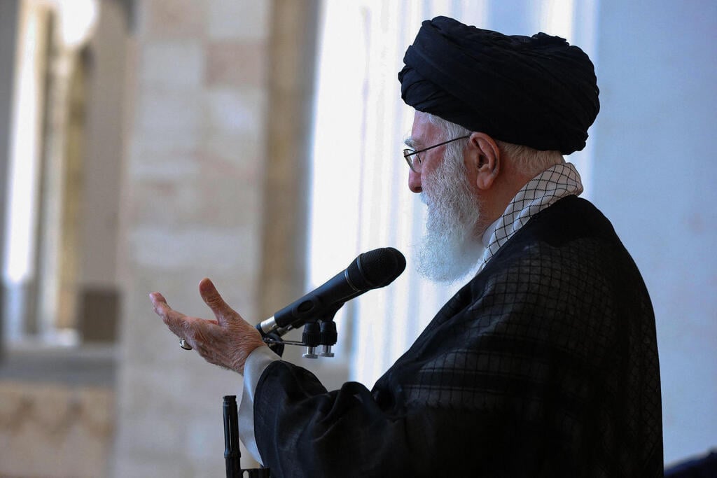 עלי חמינאי (צילום: Office of the Iranian Supreme Leader/WANA ) נאומו של עלי חמינאי