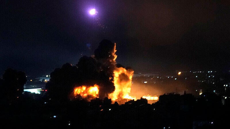 IDF strikes Hezbollah bunker in Beirut (Photo: Hussein Malla / AP) תיעוד התקיפות העוצמתיות בראחייה