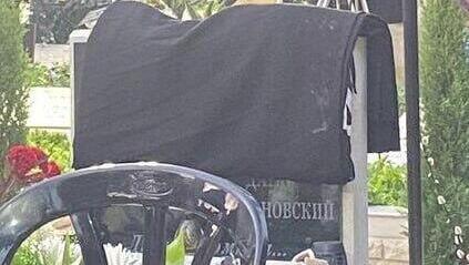 הקבר של סמל-ראשון דוד בוגדונובסקי כוסה בבד שחור בבית העלמין בחיפה