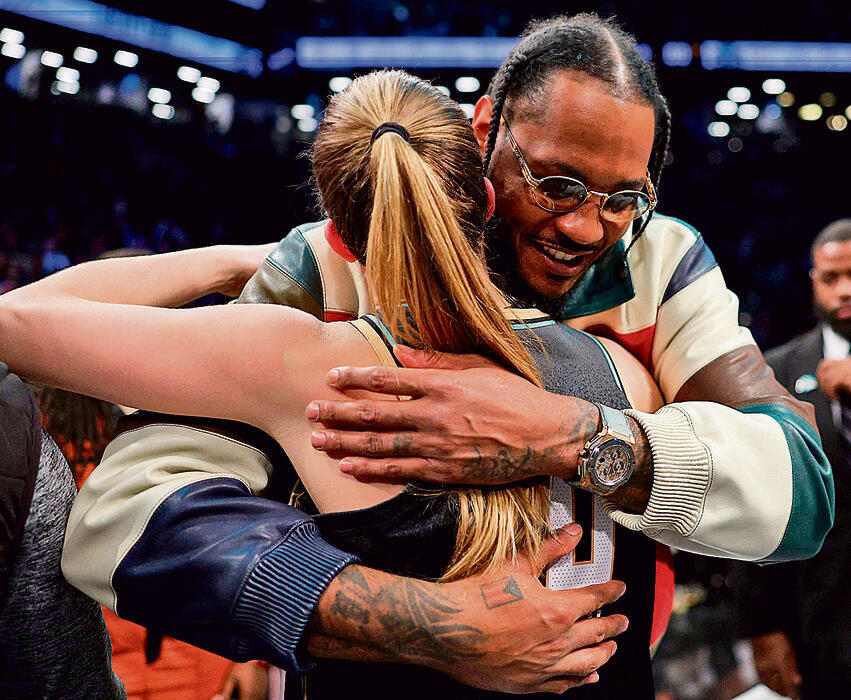 כרמלו אנתוני מברך את יונסקו | צילום: ELSA, AFP yk14106613