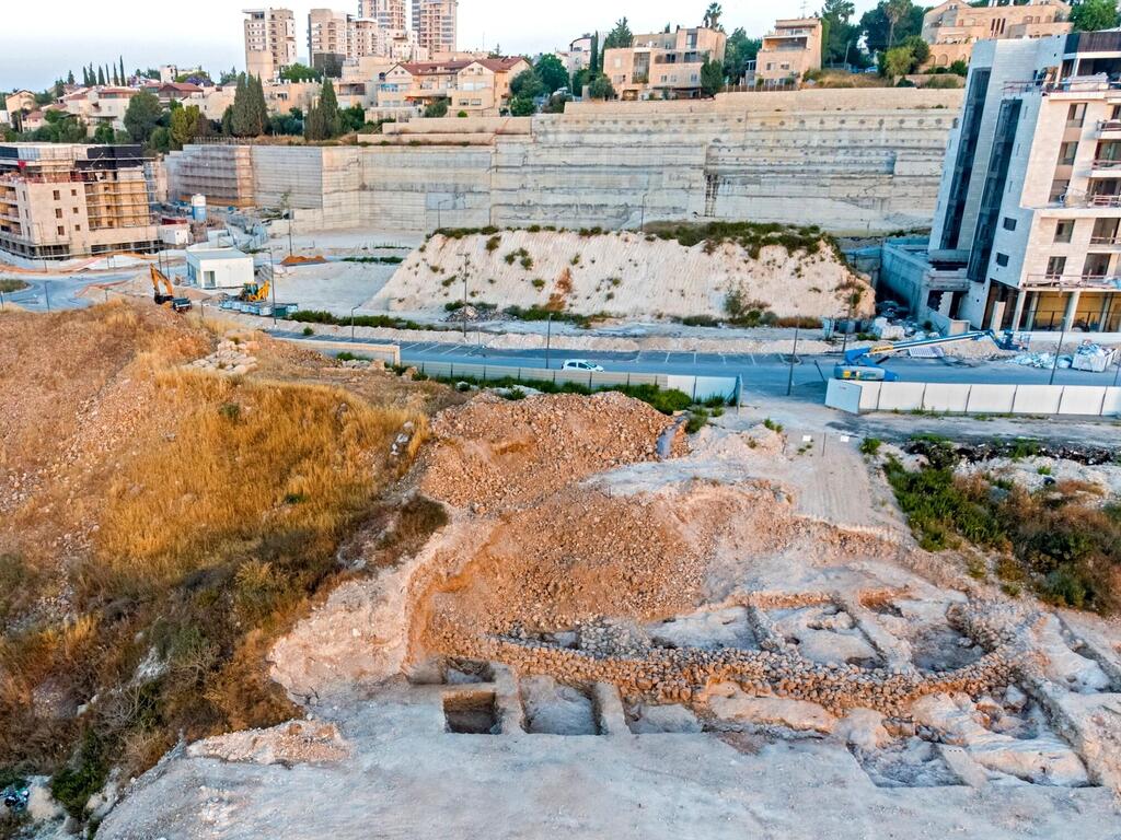 חפירת רשות העתיקות בשכונת מורדות ארנונה (צילום: אסף פרץ, רשות העתיקות) חפירת רשות העתיקות בשכונת מורדות ארנונה