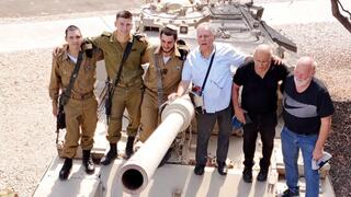 איחוד גדוד 77 - עמיר נאור, אבגדור קהלני, מעיין כהן אליסף, יהב מורן, שלום יוסף, עמיר נאור ובר קולומה גונזלוס איחוד גדוד 77 - עמיר נאור, אבגדור קהלני, מעיין כהן אליסף, יהב מורן, שלום יוסף, עמיר נאור ובר קולומה גונזלוס