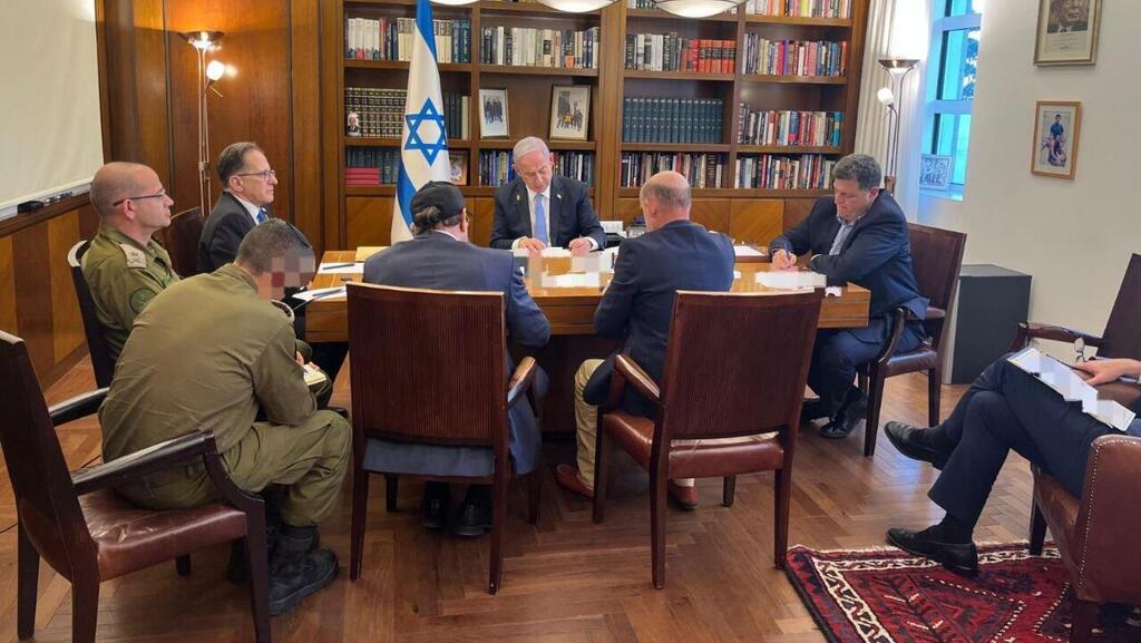 Netanyahu in his office during call with U.S. President Joe Binde (Photo: Prime Minister's Office) ראש הממשלה בנימין נתניהו בשיחה עם נשיא ארצות-הברית ג'ו ביידן, בלשכת ראש הממשלה בירושלים