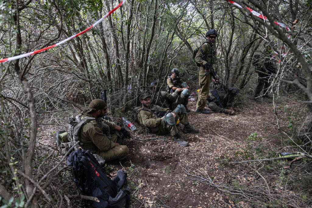 חופש הפעולה יצטרך להישמר. לוחמי צה"ל בשטח הלבנוני (צילום: Menahem KAHANA / AFP) כוחות צה"ך בדרום לבנון