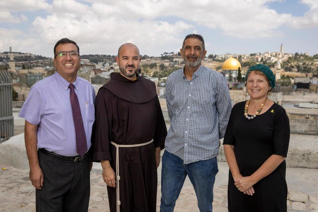 נציגי פורום תושבי העיר העתיקה. מימין לשמאל: שושנה שה-לבן, זכריה משרקי, אלברטו פרי וקיבורק נלבנדיאן 