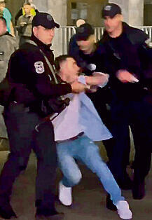 נגמר כל הכיף. מעצר | צילום: מתוך רשת X yk14114911