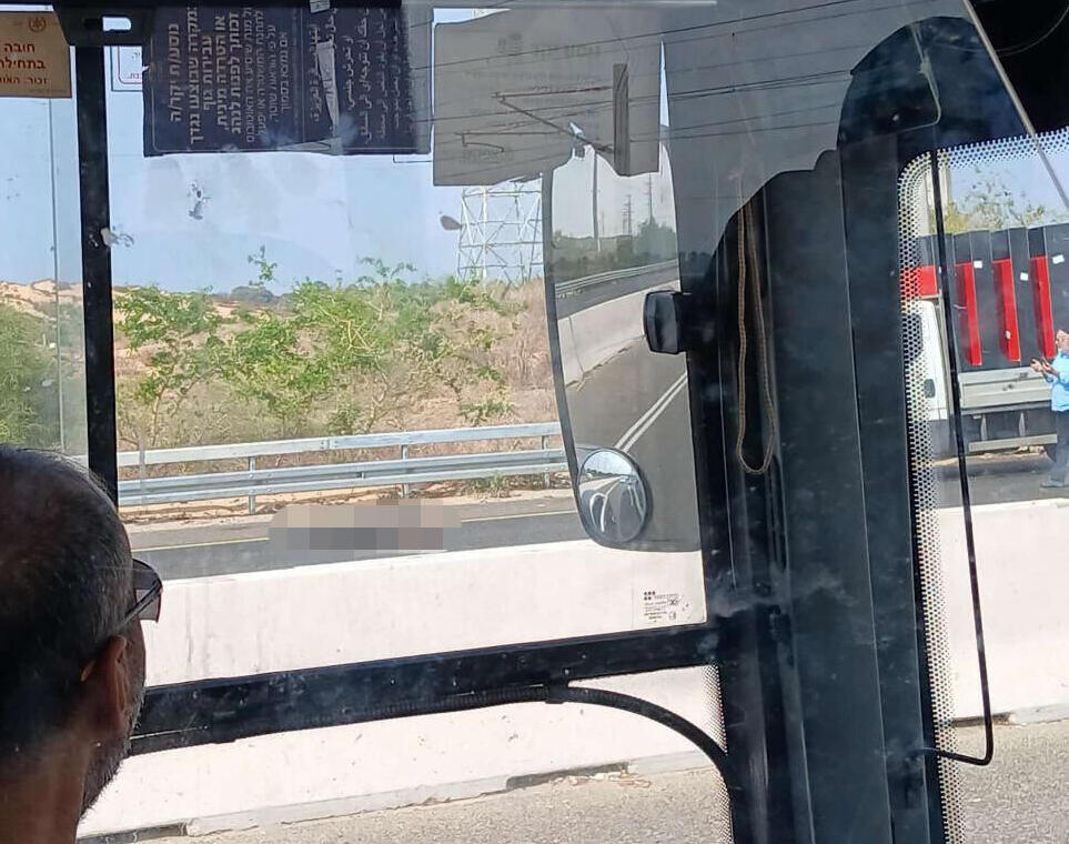 Shooting attack on Highway 4 פיגוע ירי מחלף יבנה
