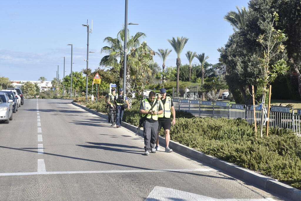 The scene of the drone strike near Prime Minister Benjamin Netanyahu's home in Caesarea (Photo: Sharon Tzur) זירת הנפילה בקיסריה