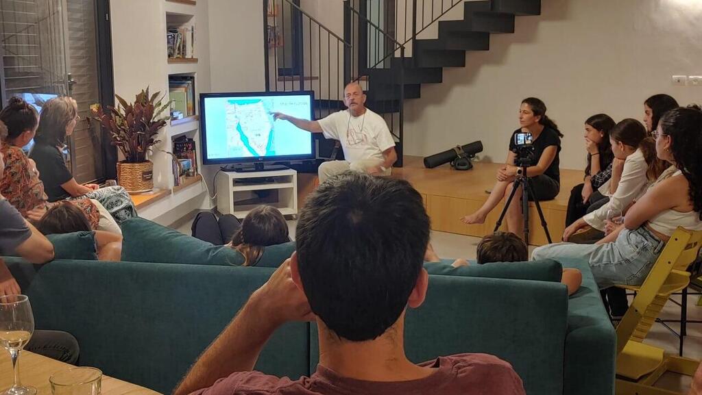 Chaim Peri's presentation on the legacy of the Yom Kippur War (Photo: Courtesy of the family) חיים פרי בחג בשנה שעברה עם משפחתו