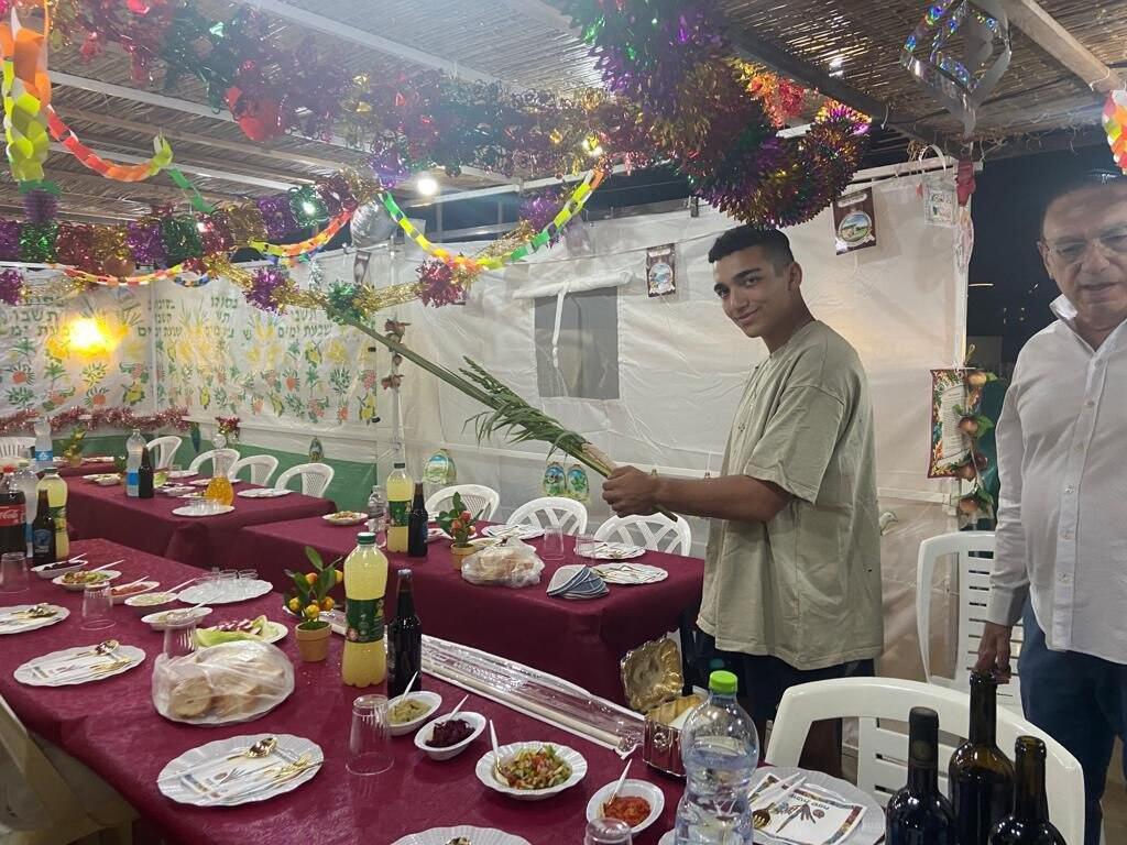 Gaza hostage Idan Alexander in his family sukkah last year (Photo: Courtesy of the family) עידן אלכסנדר בחג בשנה שעברה