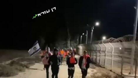 ישראלים המשויכים לקבוצת אלי עזה חצו את המכשול לכיוון עזה עם סרטים כתומים, צה"ל בלם אותם