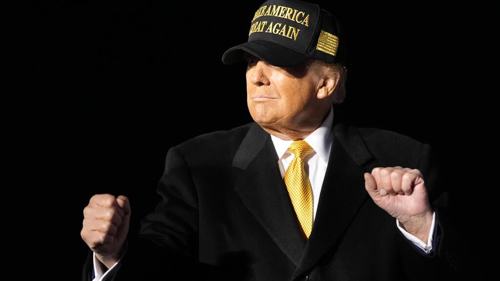 Donald Trump (Photo: AP /Alex Brandon) דונלד טראמפ עצרת בחירות ב מישיגן ארה"ב טרברס סיטי