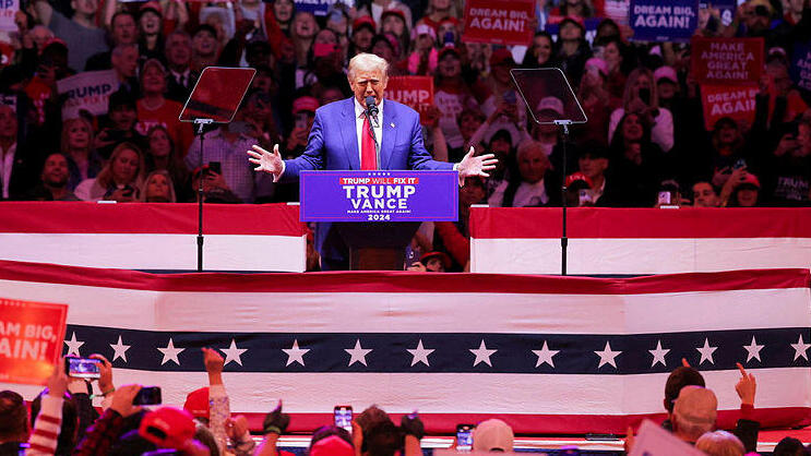 בסוף טראמפ התקבל כמעט בפיהוק (צילום: REUTERS/Andrew Kelly) טראמפ במדיסון סקוור גארדן