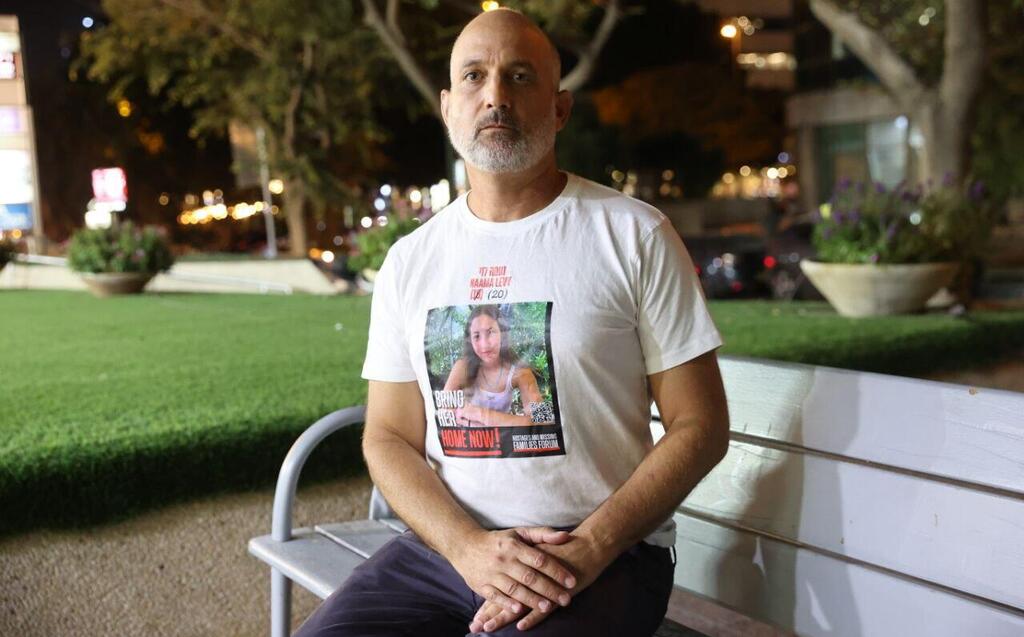 "הם חוזרים לעסוק בענייני דיומא, כאילו אין חטופים". אביה של נעמה לוי (צילום: מוטי קמחי) יוני לוי אביה של נעמה לוי