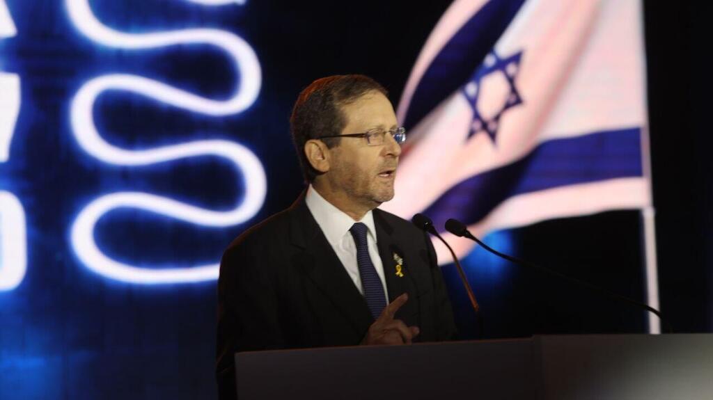 President Isaac Herzog canceled his trip to the COP29 UN climate conference, citing 'security' concerns (Photo: Alex Kolomoisky) נשיא המדינה, יצחק הרצוג, בטקס אות נשיא המדינה לגבורה אזרחית
