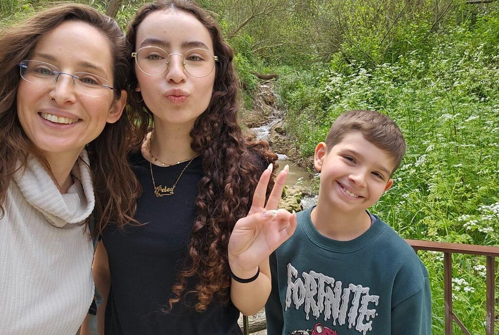 הדס שמואל וילדיה