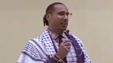 עם כאפייה. ואר