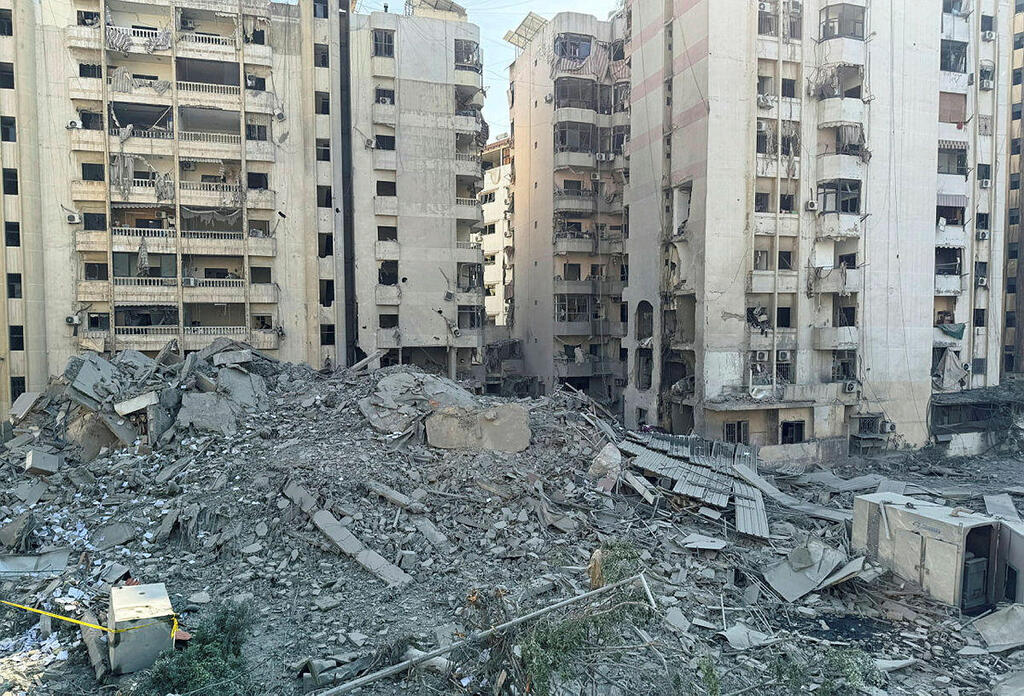 Ruins in Beirut (Photo: REUTERS/Ahmad Al-Kerdi) הנזק בביירות