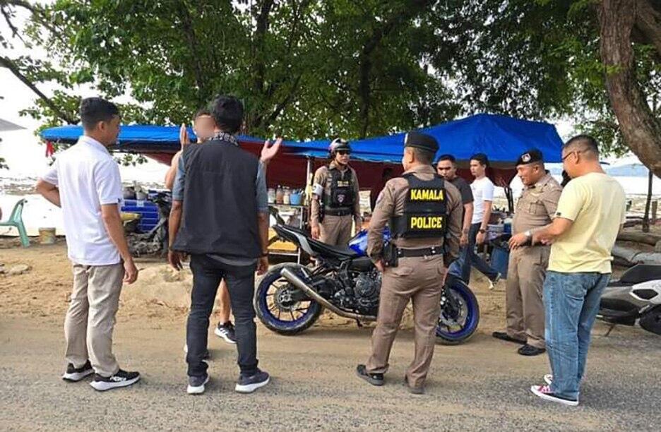 Biker stopped by local police (Photo: Thai Police) תייר ישראלי רכב על אופנוע בחוף הים בתאילנד