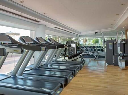 ציוד חדשני, נוף לטיילת – מכון הכושר ברויאל ביץ' אילת (ישרוטל) ציוד חדשני, נוף לטיילת – מכון הכושר ברויאל ביץ' אילת