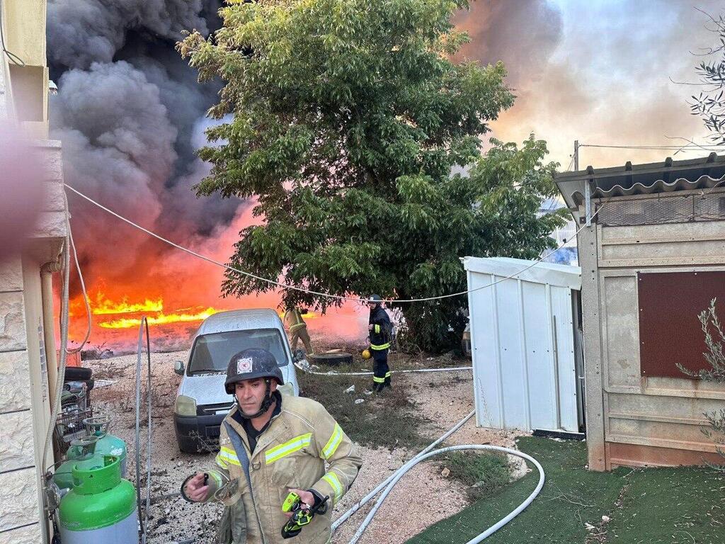 Photo: Fire and Rescue Services Northern District פגיעת רקטה במושב אביבים בעקבות מטח רקטות מלבנון