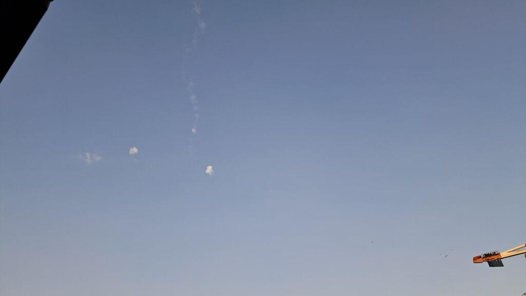 Rockets intercepted over the Tel Aviv metropolitan area (Photo: Yaron Druckman) יירוטים בגוש דן בשל מטח רקטות מלבנון