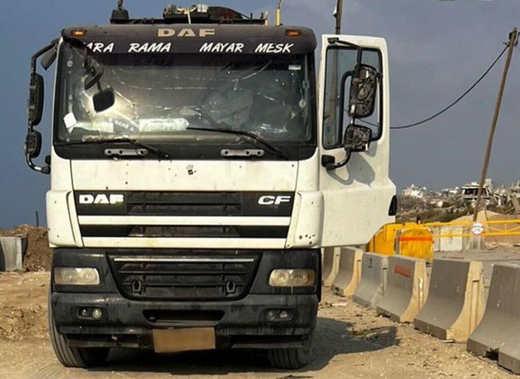 השיירה שבה נתפס האמל"ח (צילום: דובר צה"ל ) כוחות צהל איתרו תחמושת בעת בידוק בטחוני של סיוע הומניטרי לעזה