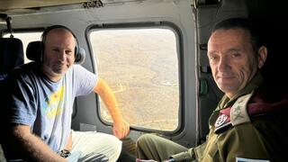 עם הרמטכ"ל הלוי במסוק. הפעם הקודמת הייתה מעל בית האח הגדול עם אורן זריף הרמטכ"ל הרצי הלוי וחנוך דאום