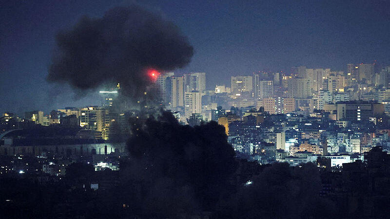 צילום: REUTERS תקיפה לילית ברובע הדאחייה בביירות