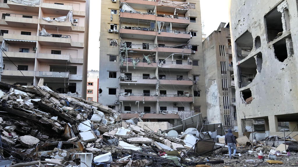 ההרס ברובע הדאחייה אחרי התקיפות, היום (צילום: AP Photo/Hussein Malla) הריסות בדאחייה