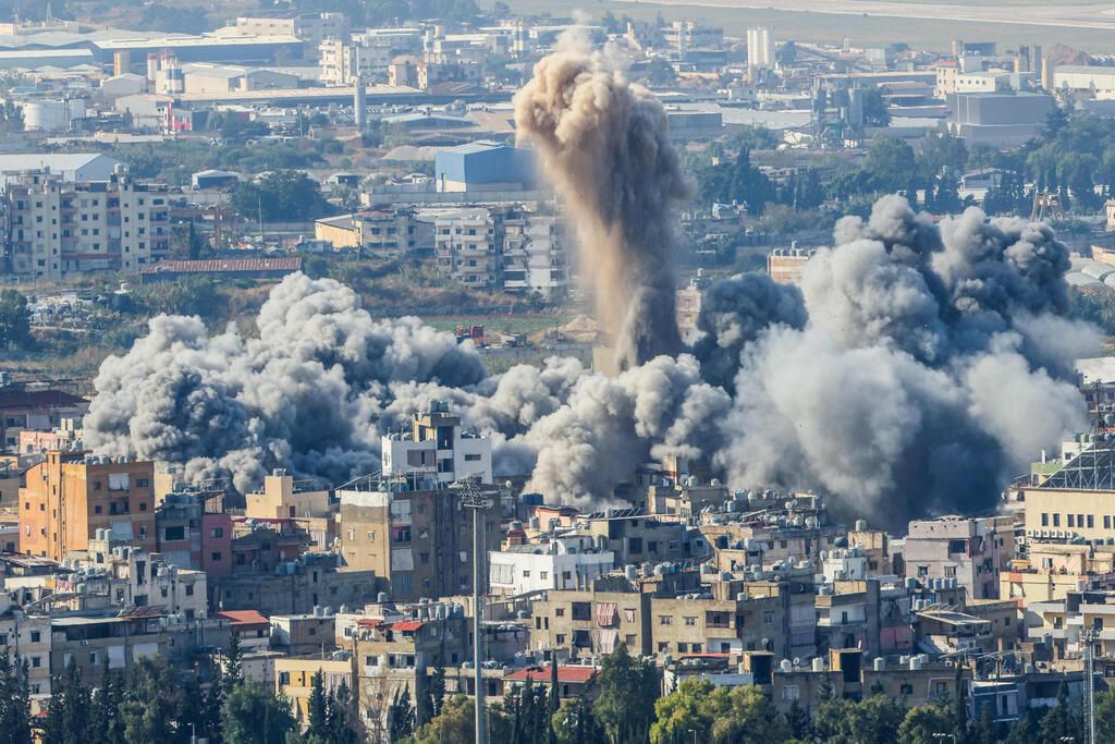 IDF strikes Dahieh district of Beirut (Photo:Hussein Malla / AP) תקיפות צה"ל בלבנון