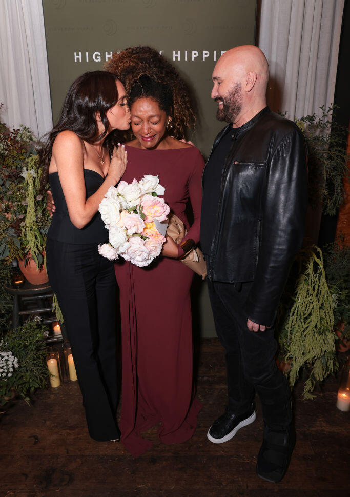 מחלקת נשיקות (צילום: Tiffany Rose/Getty Images for Highbrow Hippie Haircare & Wellness) מייגן מרקל