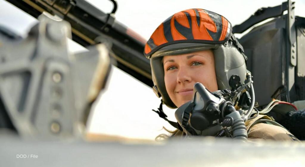 Capt. Hester in the cockpit (Photo: US Air Force) סרן לייסי "סוניק" הסטר