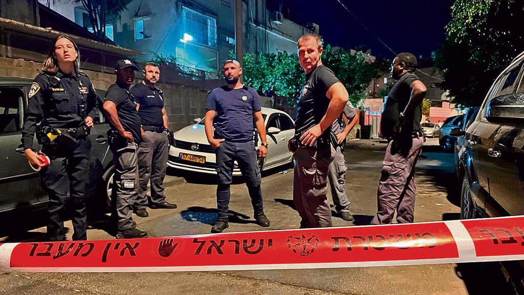 "ביטחון הנשים עובר מתחת לרדאר". שוטרים בזירת רצח אישה בלוד (צילום ארכיון: נדב אבס) yk14152952