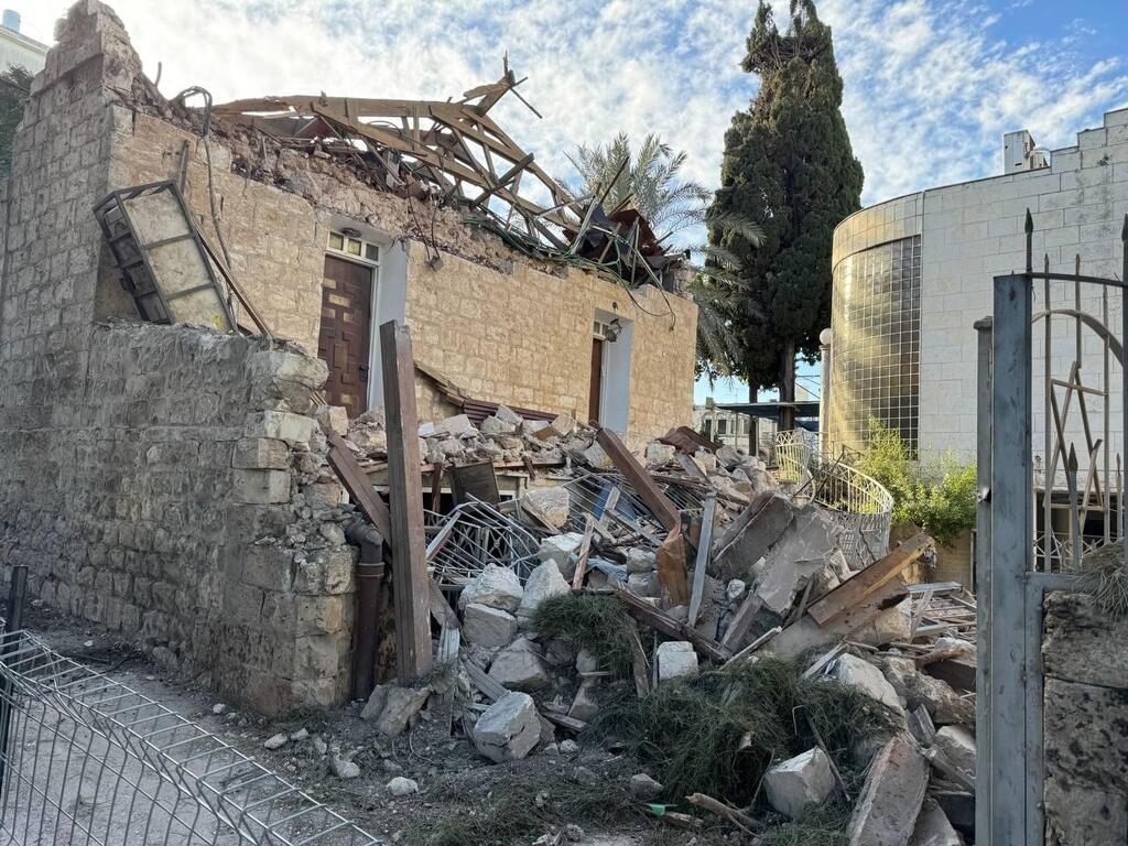 צילום: איתן גליקמן נזקי הפגיעה הישירה באזור בית הכנסת 'אבות ובנים' בחיפה