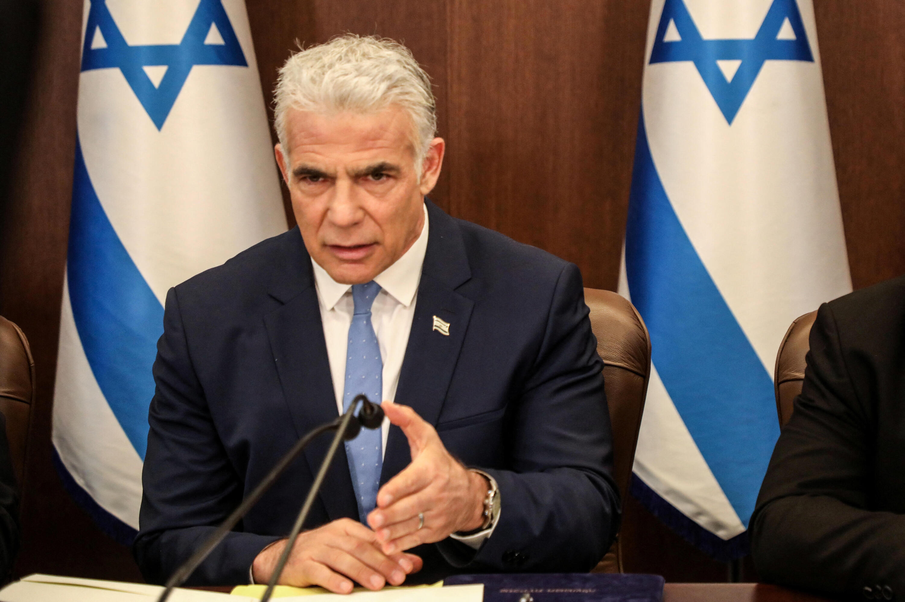 Lapid slams incoming 'government of madness,' warns of 'looting of