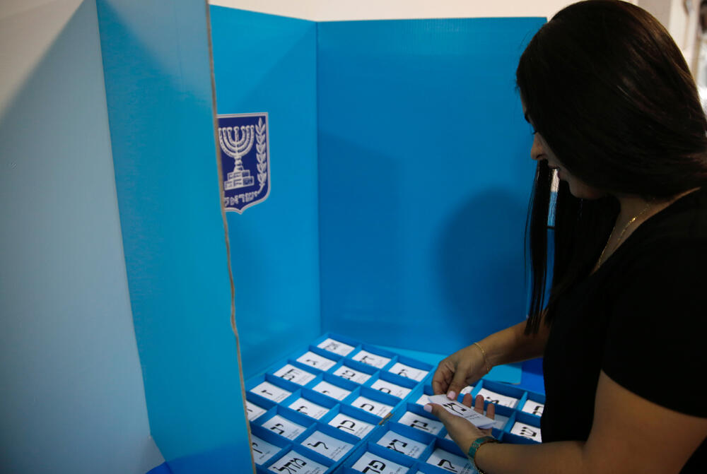 Муниципальные выборы в израиле. Выборы в Израиле 2022. Выборы в Израиле избирательный участок. Голосование в Израиле.