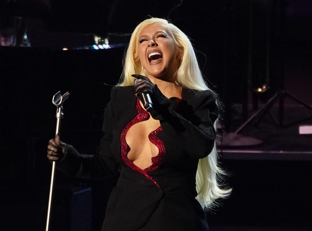 Christina Aguilera - Genie In A Bottle (Official Video) 
